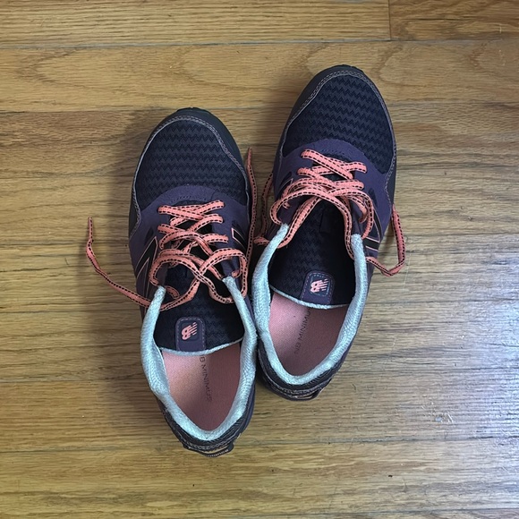New Balance Trail Running Shoes - Picture 1 of 5